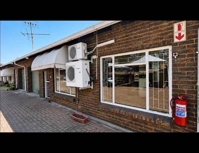 2 BEDROOM TOWNHOUSE FOR SALE IN RUSTENBURG CENTRAL